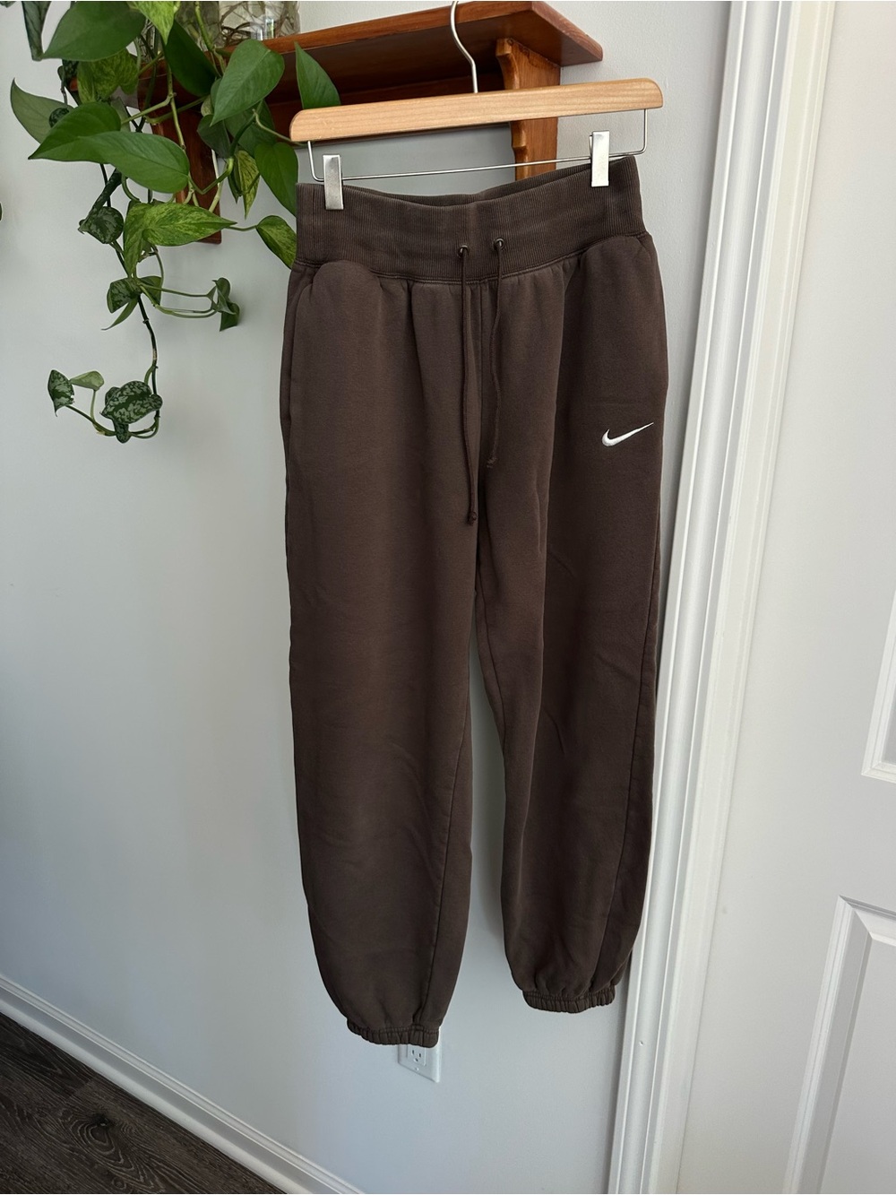 Nike Women’s Phoenix Fleece High-Waisted Jogger